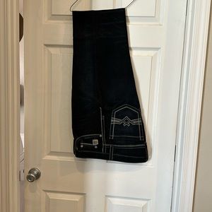 Men’s cinch jeans 33x38. Never worn, smoke free home.